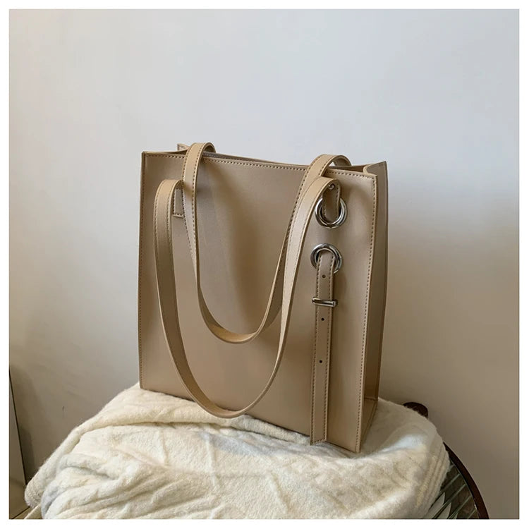 Large minimalistic tote Handbag