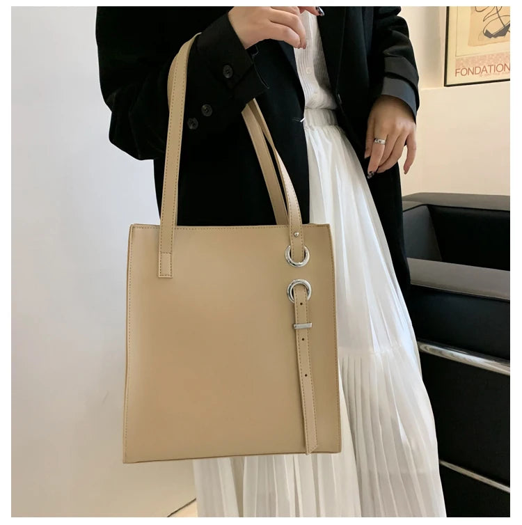 Large minimalistic tote Handbag