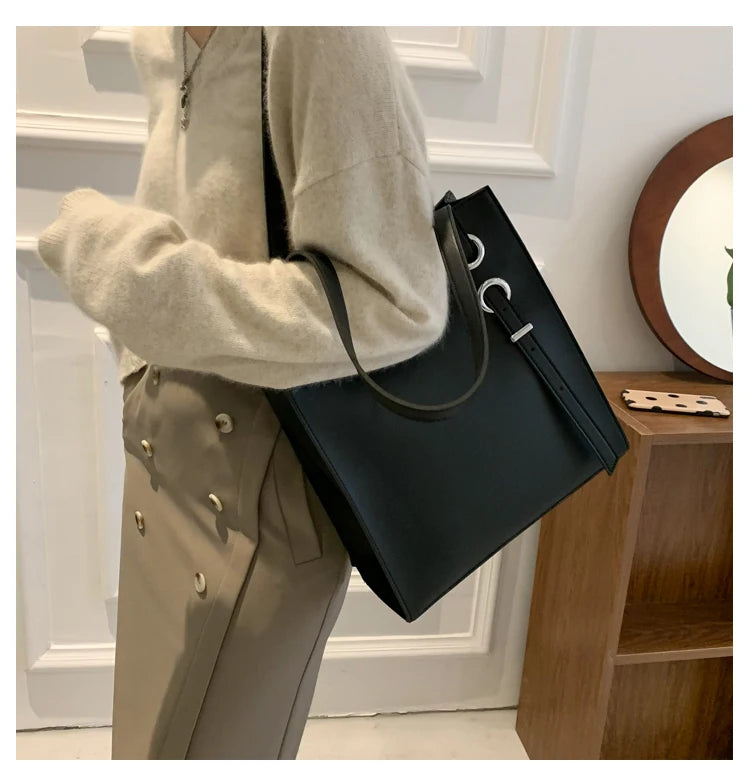 Large minimalistic tote Handbag