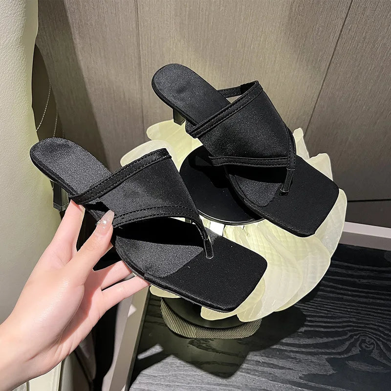 Toe post kitten heel sandals Black