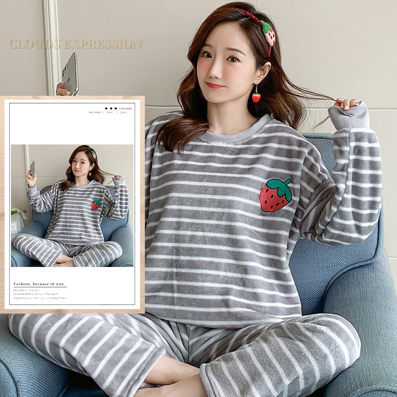 Winter Flannel Women's Pyjama Set