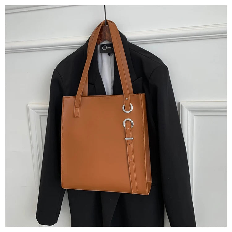 Large minimalistic tote Handbag