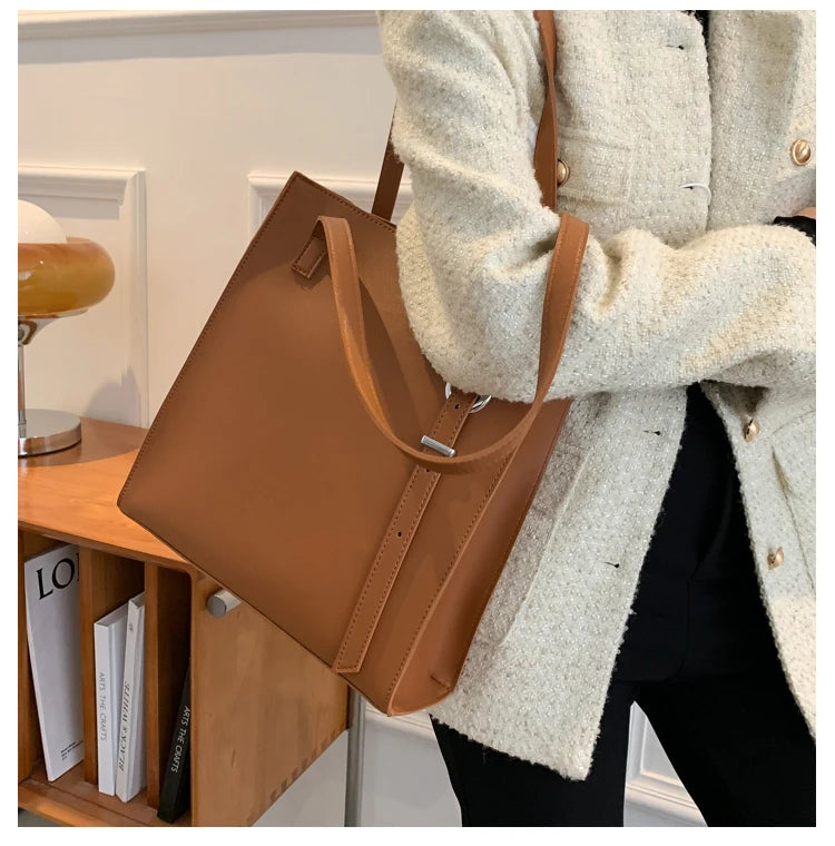 Large minimalistic tote Handbag