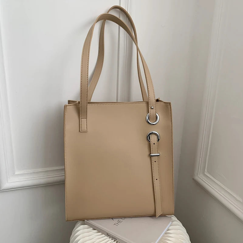 Large minimalistic tote Handbag